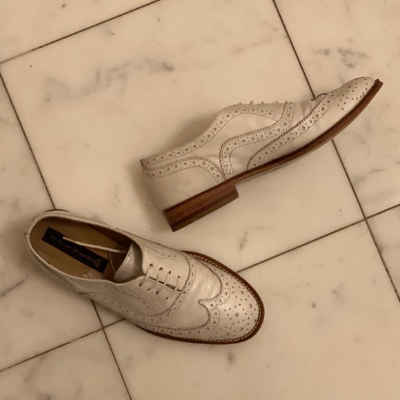 Women’s white leather brogue loafers with laces - Picture 5 of 5